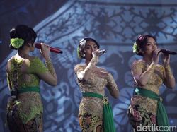 Tampil Berkebaya, Tri Vanita Meriahkan Panggung Adhyaksa Awards 2024