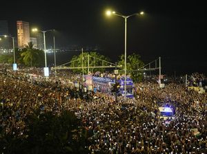 Tumpah Ruah Warga India Sambut Parade Kemenangan Piala Dunia Kriket