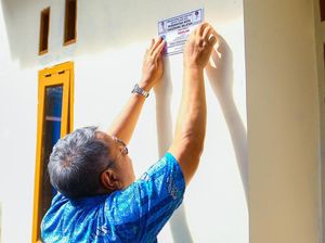 Walkot Tangsel Benyamin Resmikan Bedah Rumah Bagi Warga Setu Walkot Tangsel Benyamin Resmikan Bedah Rumah Bagi Warga Setu