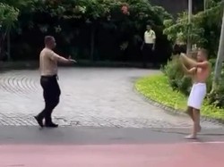 Ajaib, Bule Cuma Pakai Handuk Berlarian dan Tantang Sekuriti Hotel