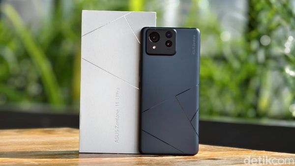 Unboxing Asus Zenfone 11 Ultra, Ukuran Lebih Besar Harga Rp 10 Juta