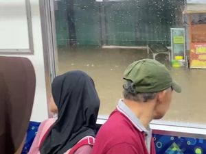 Rel Kebayoran-Pondok Ranji Terendam Banjir, Perjalanan KRL Terganggu