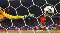 Laga Portugal vs Prancis lanjut sampai adu penalti. Ronaldo membuat gol lewat eksekusinya. (Foto: Lisi Niesner/REUTERS)
