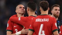Pepe meratapi kekalahan ini. Di usia yang sudah 41 tahun, ini bisa menjadi laga terakhir Pepe untuk Timnas Portugal. (Foto: Jonathan Moscrop/Getty Images)