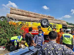 Identitas Korban Tewas-Luka Kecelakaan Maut Elf Vs Truk Trailer di Tol Kebomas