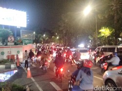 Lalin Joyoboyo-Polsek Wonokromo Merambat Imbas Pipa PDAM Proyek TIJ Bocor