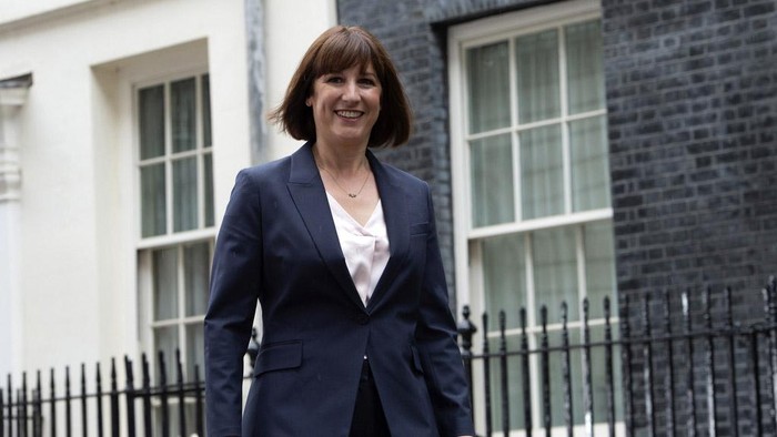 PM gres Inggris Keir Starmer menunjuk Rachel Reeves selaku  Menteri Keuangan. Ini merupakan pertama kalinya posisi Menkeu Inggris dijabat seorang perempuan.