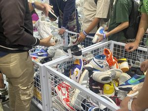 5 Gerai Sneakers Banting Harga di JSD, Sneakers Branded Mulai dari Rp 240 Ribu 5 Gerai Sneakers Banting Harga di JSD, Sneakers Branded Mulai dari Rp 240 Ribu