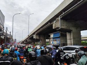 Lalin di Jalan Raya Kalimalang arah Bekasi Macet Parah Sore Ini! Lalin di Jalan Raya Kalimalang arah Bekasi Macet Parah Sore Ini!