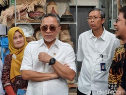 Penjelasan Zulhas Wacana Tarif Impor 200% Demi Lindungi Produk Dalam Negeri