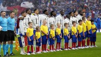Michael Oliver memimpin laga Portugal vs Prancis di perempatfinal Euro 2024. Foto: AP/Martin Meissner