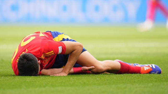 STUTTGART, GERMANY - JULY 05: Pedri of Spain reacts on the pitch with a injury after a challenge by Toni Kroos of Germany (not pictured) during the UEFA EURO 2024 quarter-final match between Spain and Germany at Stuttgart Arena on July 05, 2024 in Stuttgart, Germany. (Photo by Alex Caparros - UEFA/UEFA via Getty Images)