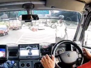 Viral Pungli Recehan di Tol Halim, Dirlantas Minta Maaf-Tindak Anggota Viral Pungli Recehan di Tol Halim, Dirlantas Minta Maaf-Tindak Anggota