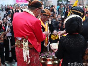 Potret Kirab Pusaka dan Jamasan Jelang Satu Suro di Ponorgo Potret Kirab Pusaka dan Jamasan Jelang Satu Suro di Ponorgo