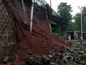 Tebing Tol di Bintaro Jaksel Longsor, Polisi Pastikan Tak Ada Korban