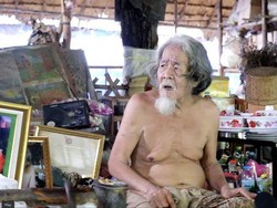 Yeek! Pengikut Sekte di Thailand Makan Kotoran-Ketombe Ketuanya