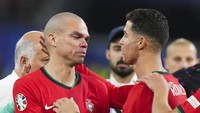 Pepe dan Ronaldo adalah senior di Timnas Portugal. (Foto: Anadolu via Getty Images/Anadolu)