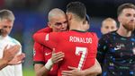 Tangis Pepe di Pelukan Ronaldo