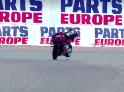 Detik-detik Alex Marquez Crash, Vinales Terpental dari Motor