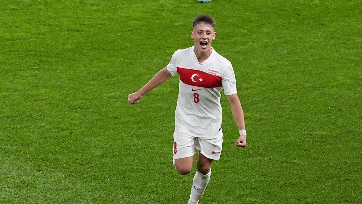 Arda Guler pemain nomor 10 terbaik dunia di mata Mesut Oezil. (Foto: Anadolu via Getty Images/Anadolu)