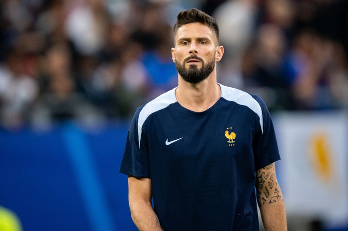 HAMBURG, GERMANY - JULY 5: Olivier Giroud of France warms up during the UEFA EURO 2024 quarter-final match between Portugal and France at Volksparkstadion on July 5, 2024 in Hamburg, Germany. (Photo by Mateusz Slodkowski/Getty Images)