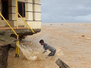 Rumah Warga di Bone Bolango Nyaris Ambruk gegara Tanah Ambles