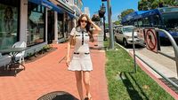7 Foto Cathy Sharon Liburan Bareng Anak ke Amerika, Bak ABG Pakai Mini Dress
