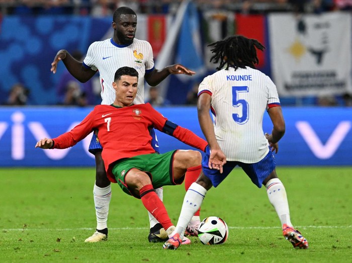 Portugal dikalahkan oleh Prancis di perempatfinal setelah lewat adu penalti, Sabtu (6/7/2024) dini hari WIB. Begini ragam ekspresi Cristiano Ronaldo dalam pertandingan tersebut.