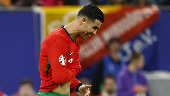 Portugal dikalahkan oleh Prancis di perempatfinal setelah lewat adu penalti, Sabtu (6/7/2024) dini hari WIB. Begini ragam ekspresi Cristiano Ronaldo dalam pertandingan tersebut.