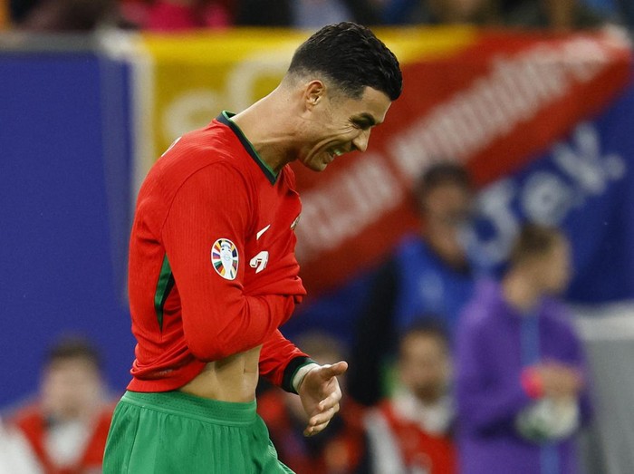 Portugal dikalahkan oleh Prancis di perempatfinal setelah lewat adu penalti, Sabtu (6/7/2024) dini hari WIB. Begini ragam ekspresi Cristiano Ronaldo dalam pertandingan tersebut.