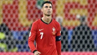 Akhir yang pahit untuk Portugal yang melanjutkan catatan tanpa gol di tiga laga beruntun. Ronaldo selaku kapten lagi-lagi disorot karena performa buruknya sepanjang turnamen. REUTERS/Fabian Bimmer