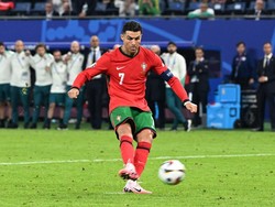Langkah Portugal terhenti di perempatfinal setelah dikalahkan Prancis lewat adu penalti, Sabtu (6/7/2024) dini hari WIB. Berimbang 0-0 selama 120 menit, Portugla kalah 3-5 di babak tos-tosan. REUTERS/Carmen Jaspersen