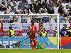 Pickford Bawa Contekan saat Adu Penalti Lawan Swiss