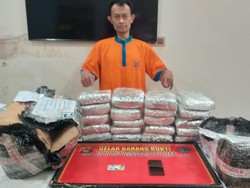 Pengedar Narkoba Asal Bandung Ditangkap di Mataram, 20 Kg Ganja Disita