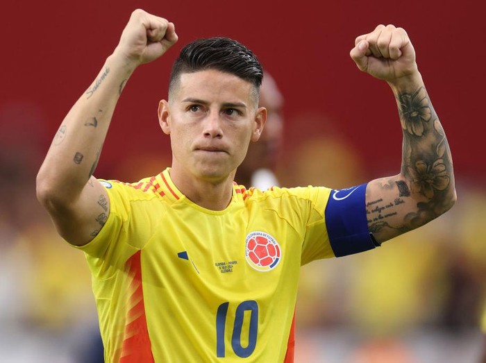 GLENDALE, ARIZONA - JULY 06: James Rodriguez of Colombia celebrates after winning the  CONMEBOL Copa America 2024 quarter-final match between Colombia and Panama at State Farm Stadium on July 06, 2024 in Glendale, Arizona. (Photo by Jamie Squire/Getty Images)