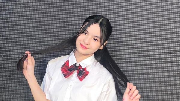 8 Foto Cantiknya Jazzlyn Trisha, Anggota Termuda JKT48 yang Baru Lulus SD