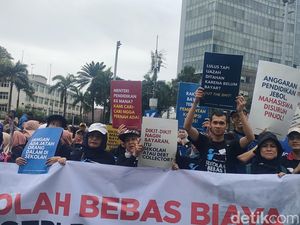 Koalisi Kawal Pendidikan Gelar Aksi di CFD Sudirman, Suarakan Sekolah Gratis Koalisi Kawal Pendidikan Gelar Aksi di CFD Sudirman, Suarakan Sekolah Gratis