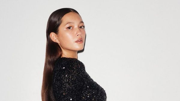 7 Potret Lily Chee, Model Pacar Tobey Maguire yang Beda Usia 29 Tahun