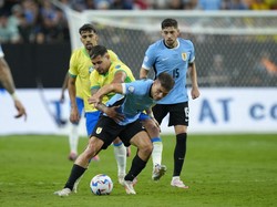 Laga Uruguay vs Brasil menutup rangkaian babak perempatfinal Copa America 2024 di Amerika Serikat. Bertanding di Allegiant Stadium, Las Vegas, Minggu (7/7/2024) pagi WIB, La Celeste menang adu penalti 4-2, usai berimbang 0-0 selama 90 menit. Keberhasilan Uruguay melengkapi empat slot di babak semifinal. Federico Valverde dkk menyusul Argentina, Kanada, dan Kolombia. Reuters/Lucas Peltier-USA TODAY Sports