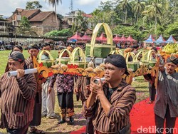Warga Dongko Trenggalek Gelar Upacara Adat Ngitung Batih Saat 1 Suro
