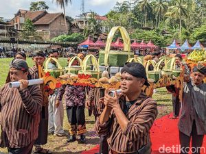 Warga Dongko Trenggalek Gelar Upacara Adat Ngitung Batih Saat 1 Suro Warga Dongko Trenggalek Gelar Upacara Adat Ngitung Batih Saat 1 Suro