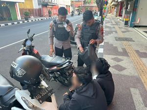 Pasangan Gay Edarkan Arak Bali di Kota Mojokerto Diringkus