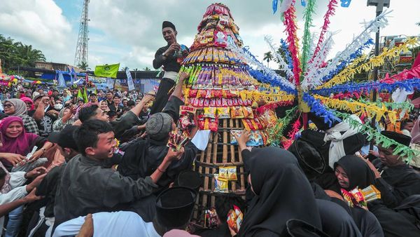 Meriahnya Pawai Grebeg Suro di Jambi