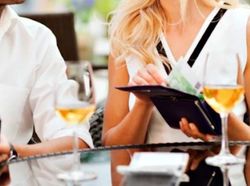 Persahabatan Wanita Ini Rusak Gegara Split Bill Makan Malam Valentine