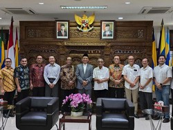 Secercah Harapan di Kasus Dekan FK Unair Dicopot Usai Kritik Dokter Asing