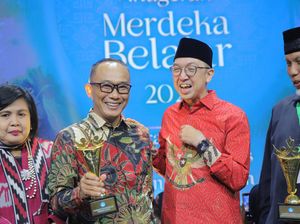 Pemprov Sulsel Raih Penghargaan Program Merdeka Belajar dari Mendikbudristek Pemprov Sulsel Raih Penghargaan Program Merdeka Belajar dari Mendikbudristek