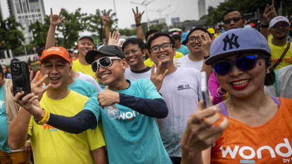 Ribuan Peserta Ramaikan Jalan Sehat Wondr Parade