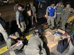 Satpol PP Razia Warung Kelontong di Bogor, 582 Botol Minuman Disita