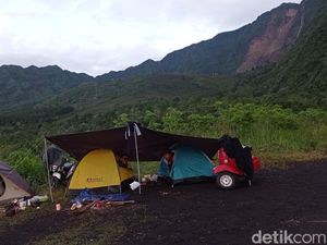 Sensasi Berkemah di Pasir Datar, Bromonya Jawa Barat Sensasi Berkemah di Pasir Datar, Bromonya Jawa Barat
