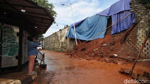 Tebing di Tol Bintaro Jaksel Longsor, Begini Kondisinya